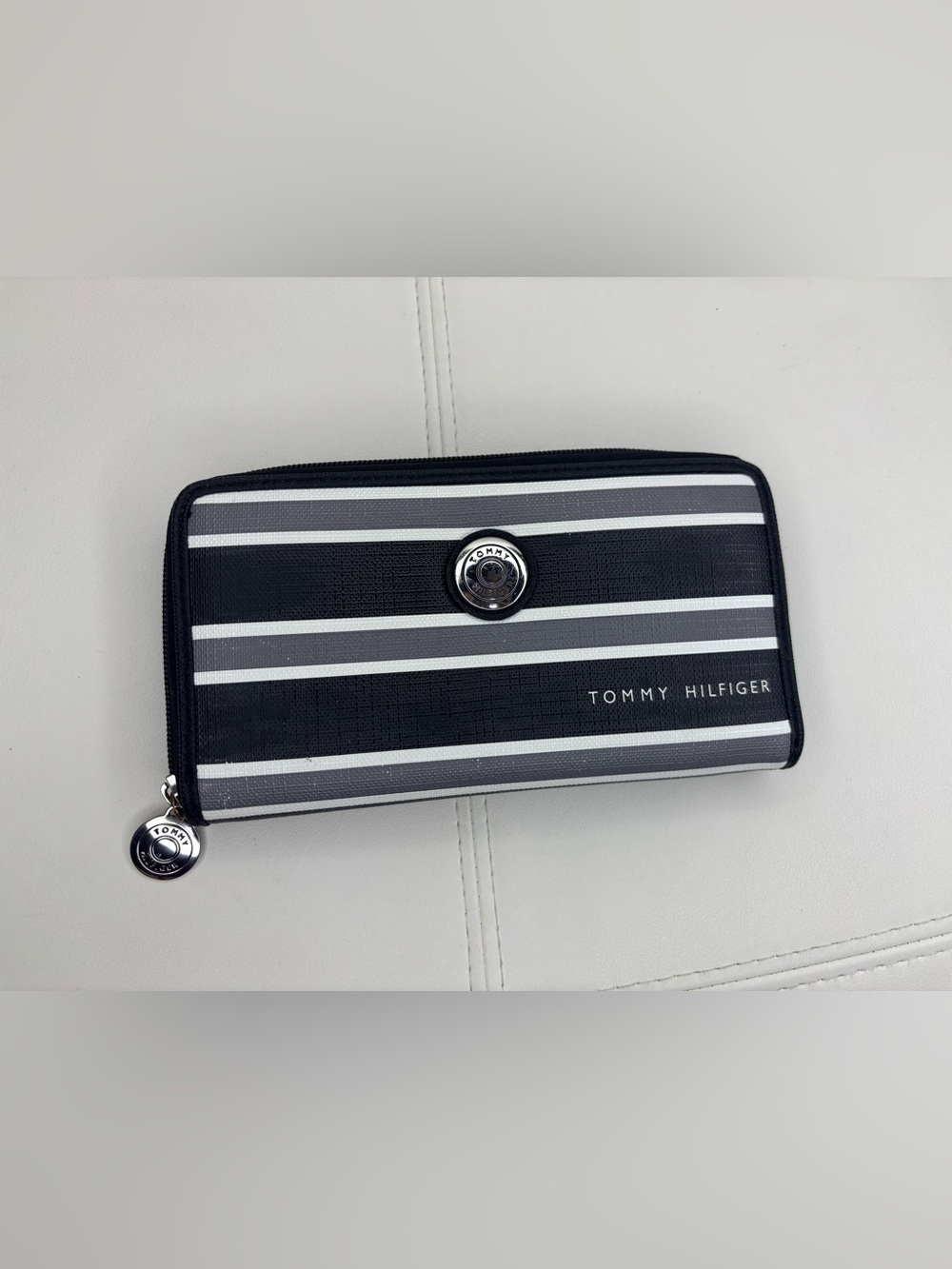 Tommy Hilfiger Women's Zip-Around Continental Long Wallet
